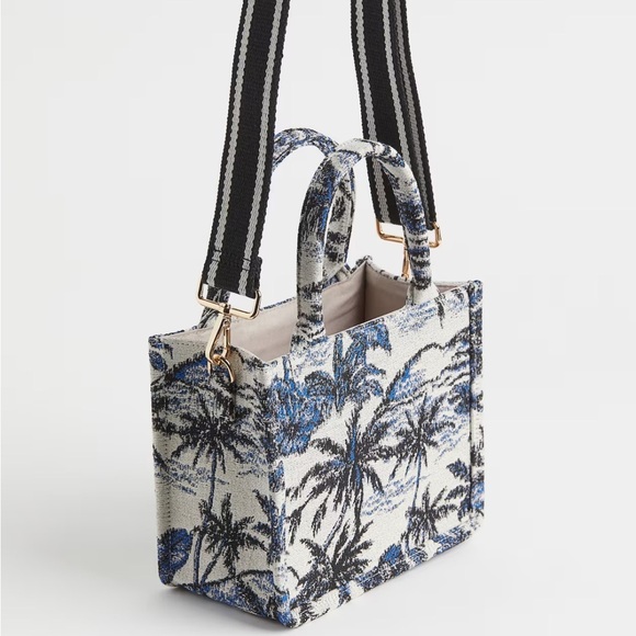 H&M BLUE TOILE SMALL HANDBAG DETACHABLE SHOULDER STRAP
BLUE/PATTERNED - Picture 9 of 16